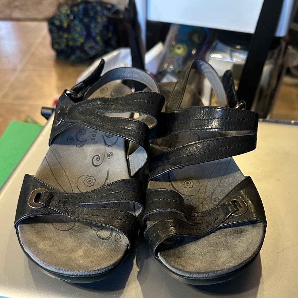 BareTraps Black Strappy Sandals